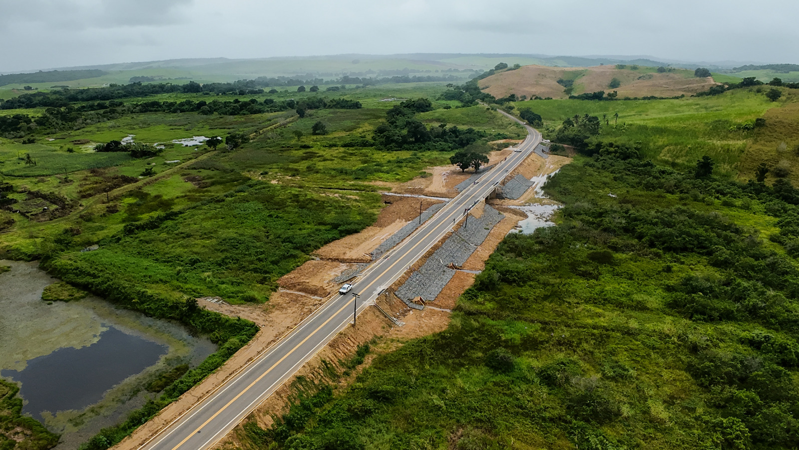 Capela celebra a construção de ponte na Rodovia Santa Clara